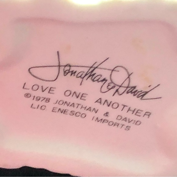 Vintage Jonathan & David Precious Moments “Love One Another” Porcelain Figurine - Picture 6 of 8